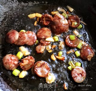腊肠尖椒炒豆干的做法步骤：7