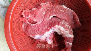 五香酱牛肉的做法步骤：1