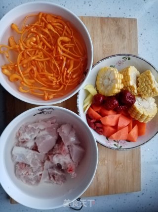 虫草花排骨汤的做法步骤：1