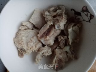 虫草花排骨汤的做法步骤：3