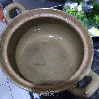 鲢鱼腩肉煲的做法步骤：4