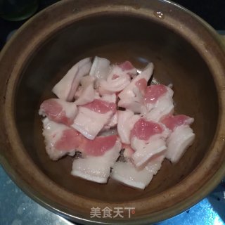 鲢鱼腩肉煲的做法步骤：5