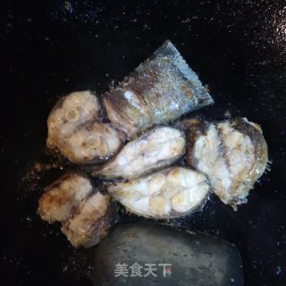 鲢鱼腩肉煲的做法步骤：7