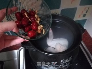 鸡翅煲虫草花汤的做法步骤：5