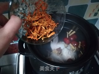 鸡翅煲虫草花汤的做法步骤：6