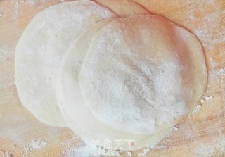 冬天经常吃白菜不仅润肠通便，而且做成馅饼一上餐桌立马一扫而空的做法步骤：9