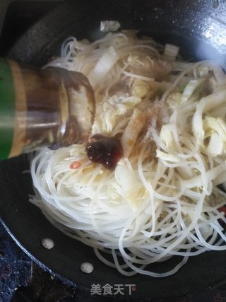 白菜肉片炒米粉的做法步骤：10