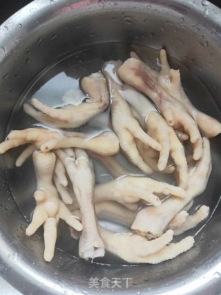 红烧鸡爪的做法步骤：2
