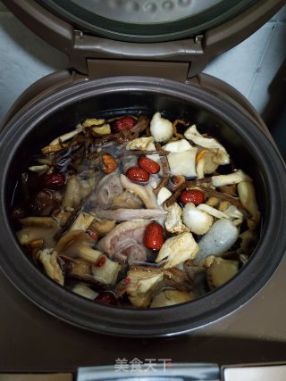 菌菇煲鸭子汤的做法步骤：4