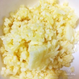 馄饨皮版苹果派的做法步骤：2