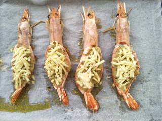 红红火火～罗勒芝士焗大虾的做法步骤：6