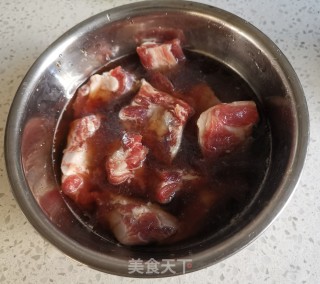 黄金小排的做法步骤：1