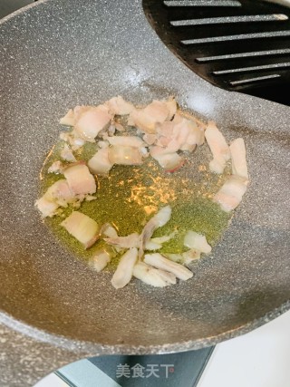 五花肉炒花菜的做法步骤：2