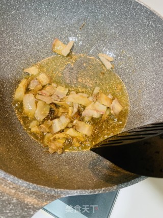 五花肉炒花菜的做法步骤：3