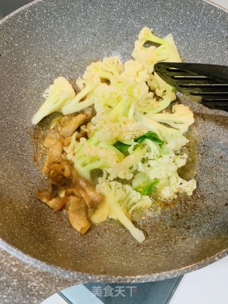 五花肉炒花菜的做法步骤：5