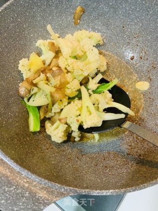 五花肉炒花菜的做法步骤：6