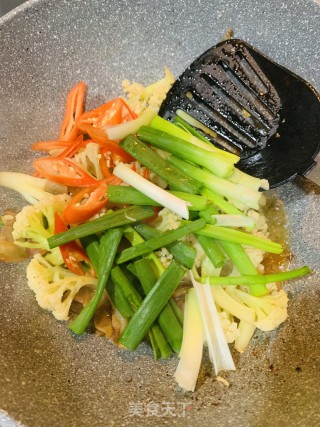 五花肉炒花菜的做法步骤：8