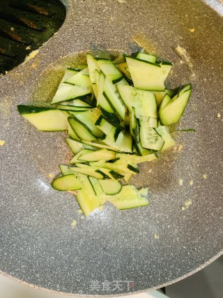 黄瓜炒蛋的做法步骤：6