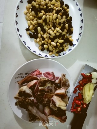 腊味咸鸭烧黄豆的做法步骤：3