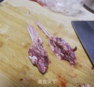 吮指鸭下巴（下酒菜）的做法步骤：2