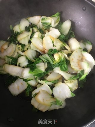 青菜烧蛋饺的做法步骤：1