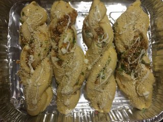 香葱肉松排包的做法步骤：12