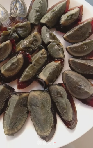 年夜饭----凉拌皮蛋的做法步骤：2