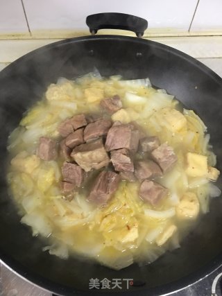 牛腩炖白菜的做法步骤：4