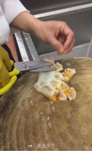 年夜饭-蒜蓉粉丝蒸帝王蟹的做法步骤：5