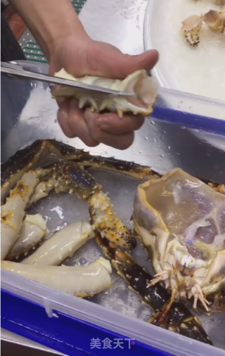 年夜饭-蒜蓉粉丝蒸帝王蟹的做法步骤：7