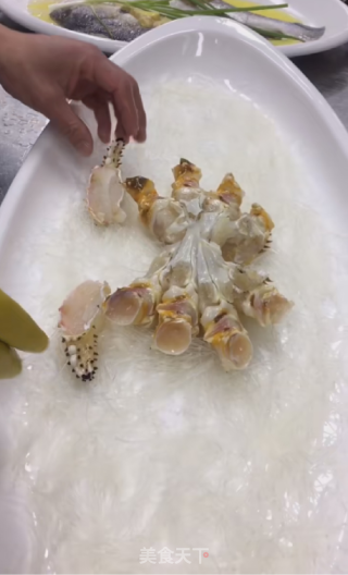 年夜饭-蒜蓉粉丝蒸帝王蟹的做法步骤：10