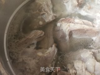 清煮带骨羊肉的做法步骤：4