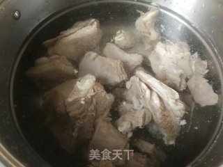 清煮带骨羊肉的做法步骤：6
