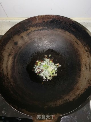 炝爆圆白菜的做法步骤：2