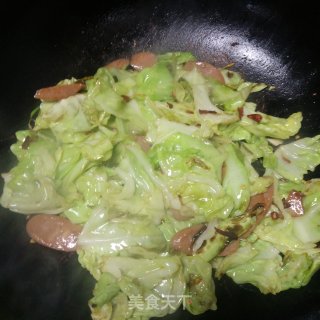 包菜炒火腿肠的做法步骤：5