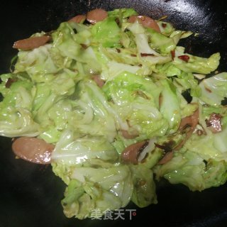 包菜炒火腿肠的做法步骤：6
