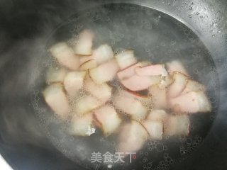 蒜苗炒腊肉的做法步骤：4
