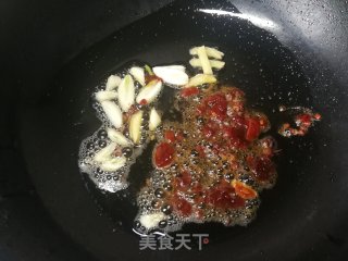 蒜苗炒腊肉的做法步骤：6