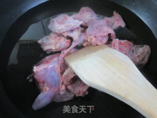 板栗烧鹌鹑的做法步骤：3
