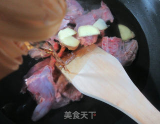 板栗烧鹌鹑的做法步骤：4