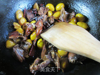 板栗烧鹌鹑的做法步骤：13