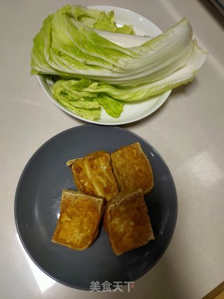 炸豆腐炒白菜丝的做法步骤：1