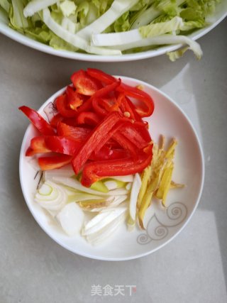 炸豆腐炒白菜丝的做法步骤：4
