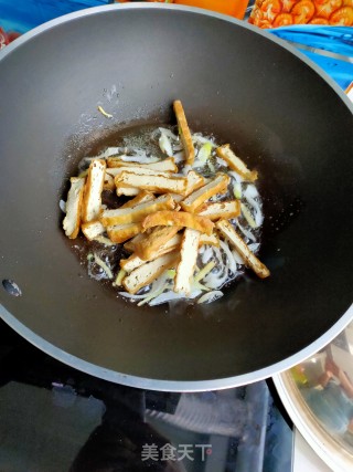炸豆腐炒白菜丝的做法步骤：6