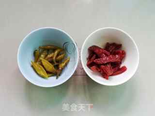 泡椒番茄鱿鱼卷的做法步骤：2