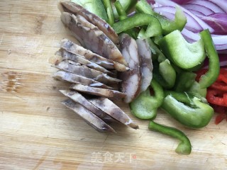 “腊味”腊肠焗面的做法步骤：3