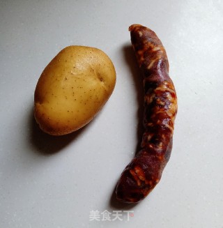 土豆蒸腊肠的做法步骤：1