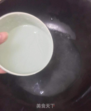 传统红薯凉粉，10分钟学会，劲道爽滑，十足的减肥利器的做法步骤：3