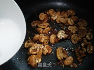 炒蚝油蘑菇的做法步骤：7