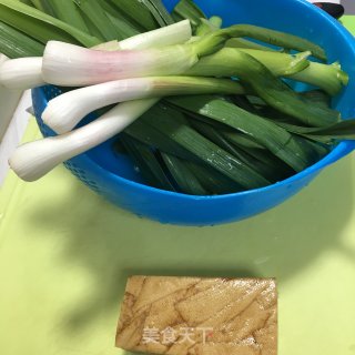 香干炒蒜苗的做法步骤：1
